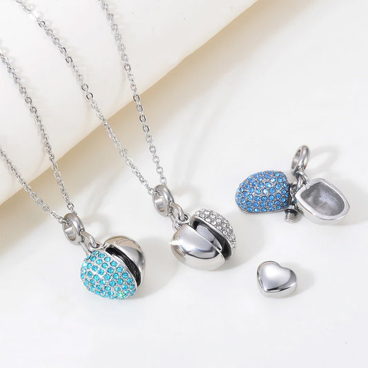 Elariel™ Ashanger Hart met Engelenvleugels – Gedenksieraad met Wit en Blauw Kristal Silverleven