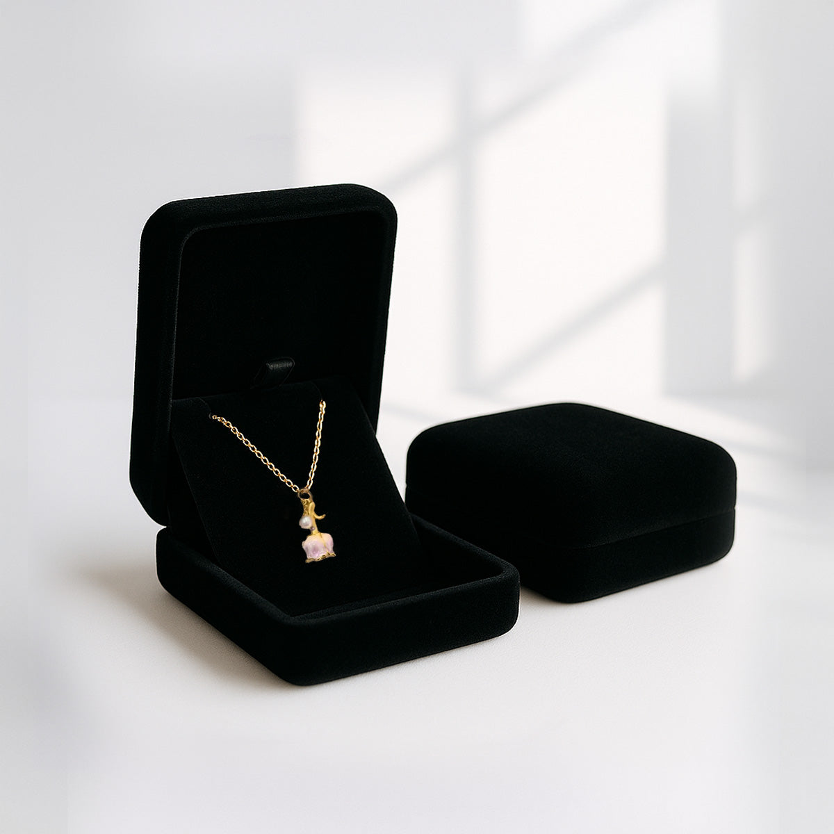 Amarosa™ Roze Bloeiende Roos Ketting – Sieraad voor Liefde en Verbondenheid